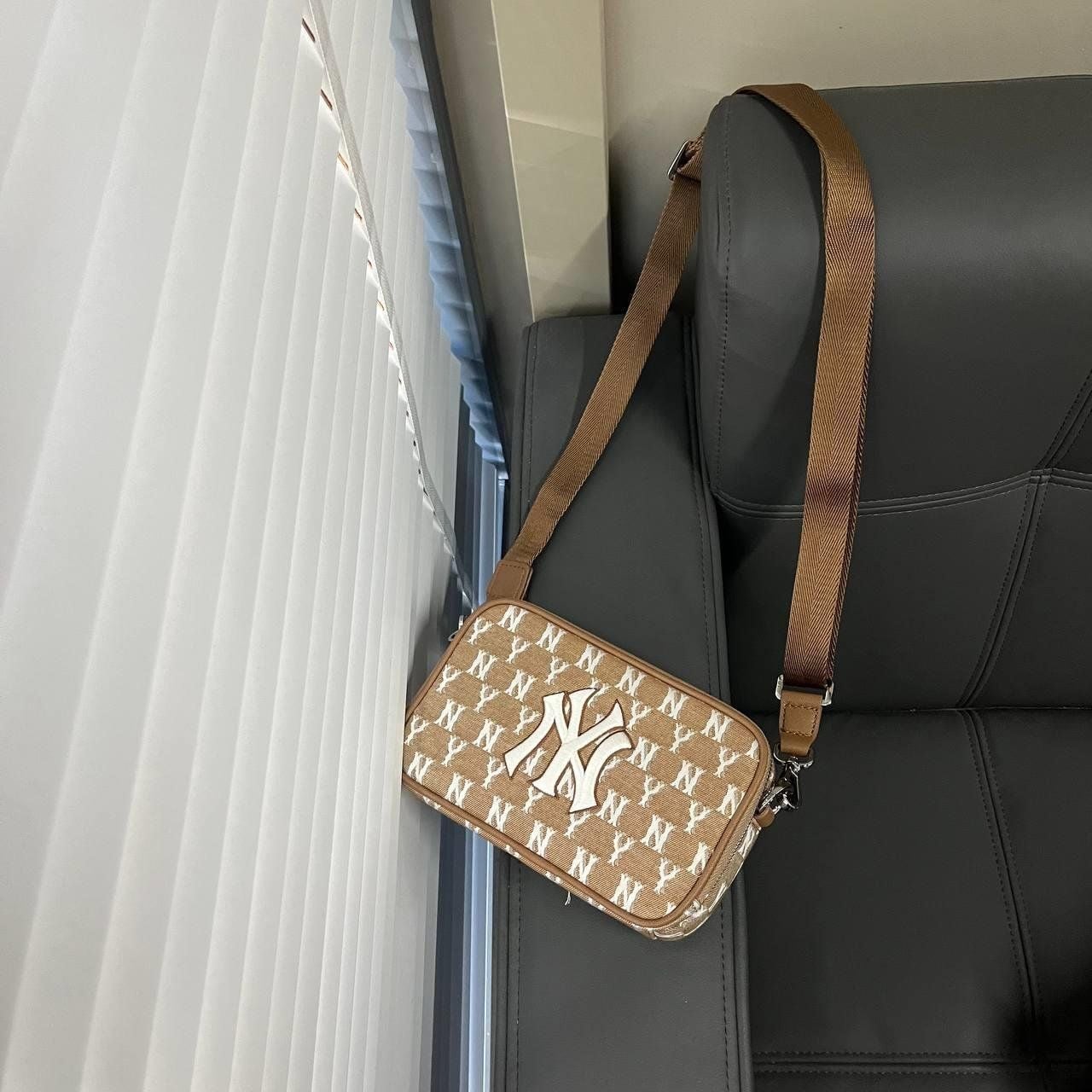  0430 - HÀNG CHÍNH HÃNG - TÚI MLB ĐEO CHÉO Monogram (Mini) Cross Bag New York Yankees *Beige* - Code: 32BGDM111-50B 