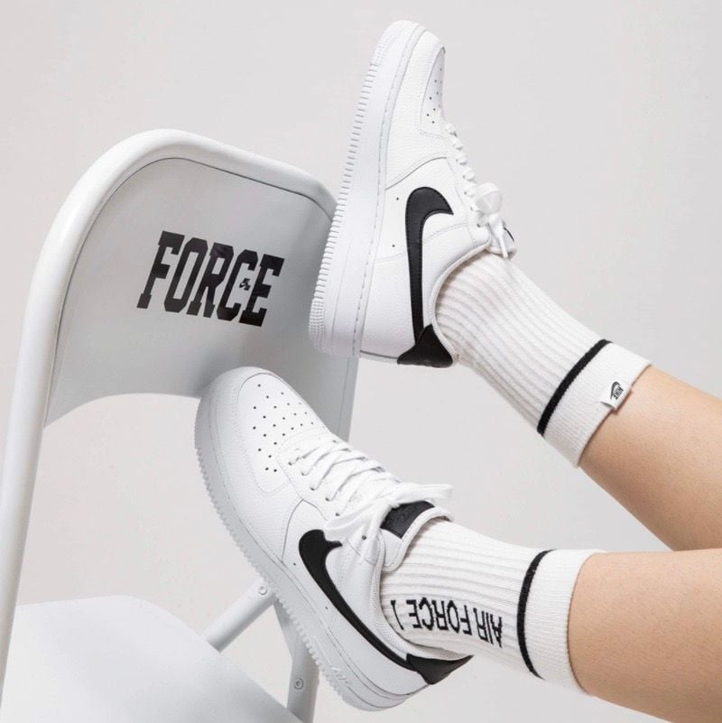  0445 - HÀNG CHÍNH HÃNG - GIÀY NIKE AIR FORCE 1 TRẮNG - SWOOSH ĐEN  - *WHITE/BLACK LOGO* - Code: CT2302-100 