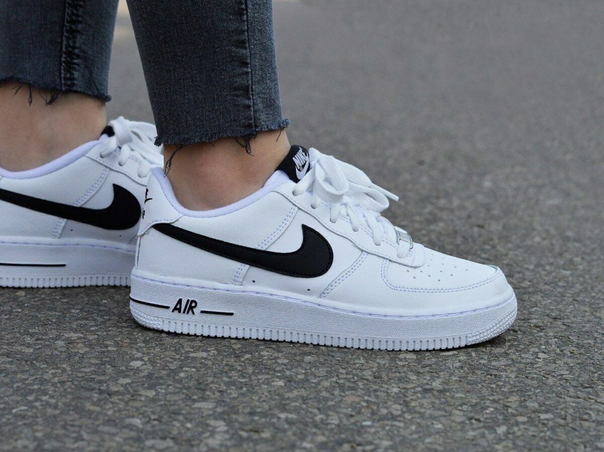  0445 - HÀNG CHÍNH HÃNG - GIÀY NIKE AIR FORCE 1 TRẮNG - SWOOSH ĐEN  - *WHITE/BLACK LOGO* - Code: CT2302-100 