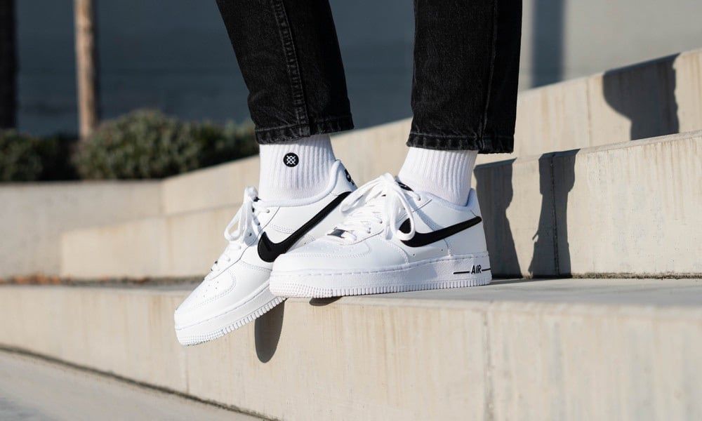  0445 - HÀNG CHÍNH HÃNG - GIÀY NIKE AIR FORCE 1 TRẮNG - SWOOSH ĐEN  - *WHITE/BLACK LOGO* - Code: CT2302-100 