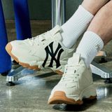  0471 - HÀNG CHÍNH HÃNG - GIÀY MLB CHUNKY EMBO NEW YORK YANKEES BEIGE ĐẾ GUM - Code: 3ASHC101N-50BGL 