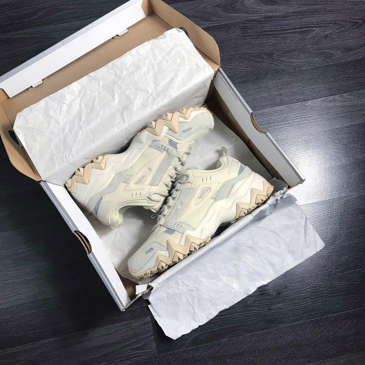  0473 - HÀNG CHÍNH HÃNG - GIÀY FILA OAKMENT MÀU KEM 2021 - CODE: 1JM00801-924 