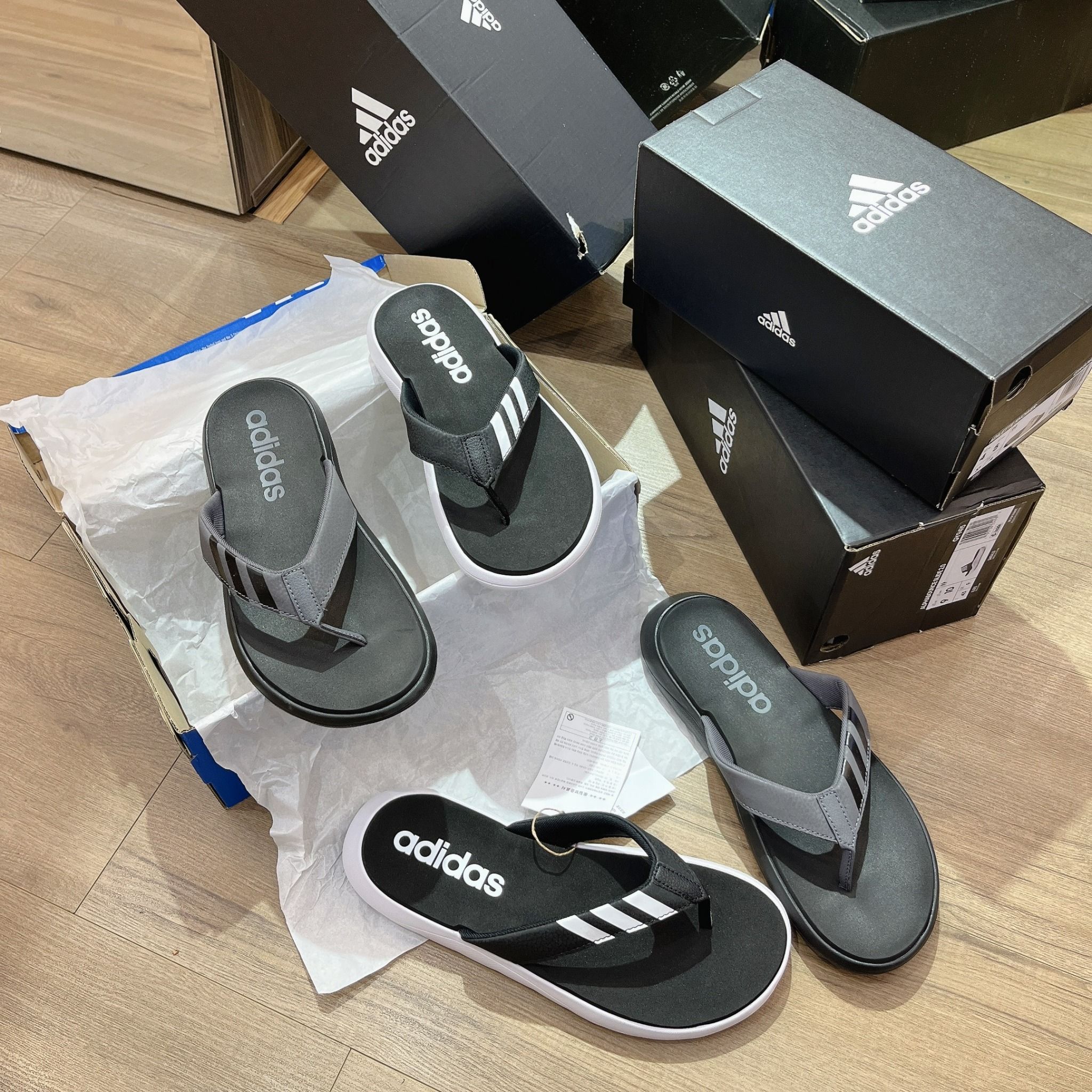  0476 - HÀNG CHÍNH HÃNG - DÉP XỎ NGÓN ADIDAS COMFORT ĐEN TRẮNG - CODE: FY8654 