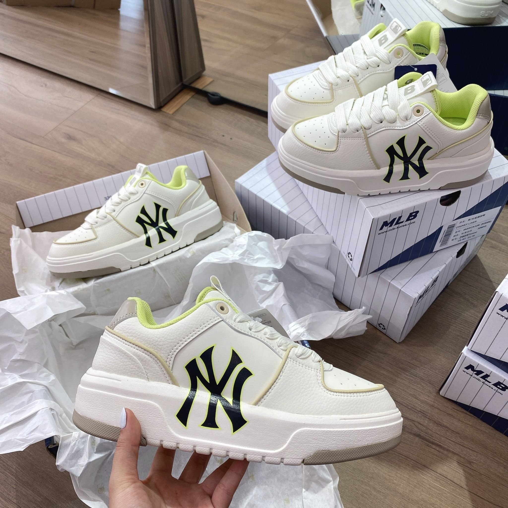 Giày MLB Chunky Liner Mid New York Yankees Black Like Auth Cop Sneaker #22 Giày MLB Chunky Liner Mid New York Yankees Black Like Auth Cop Sneaker
