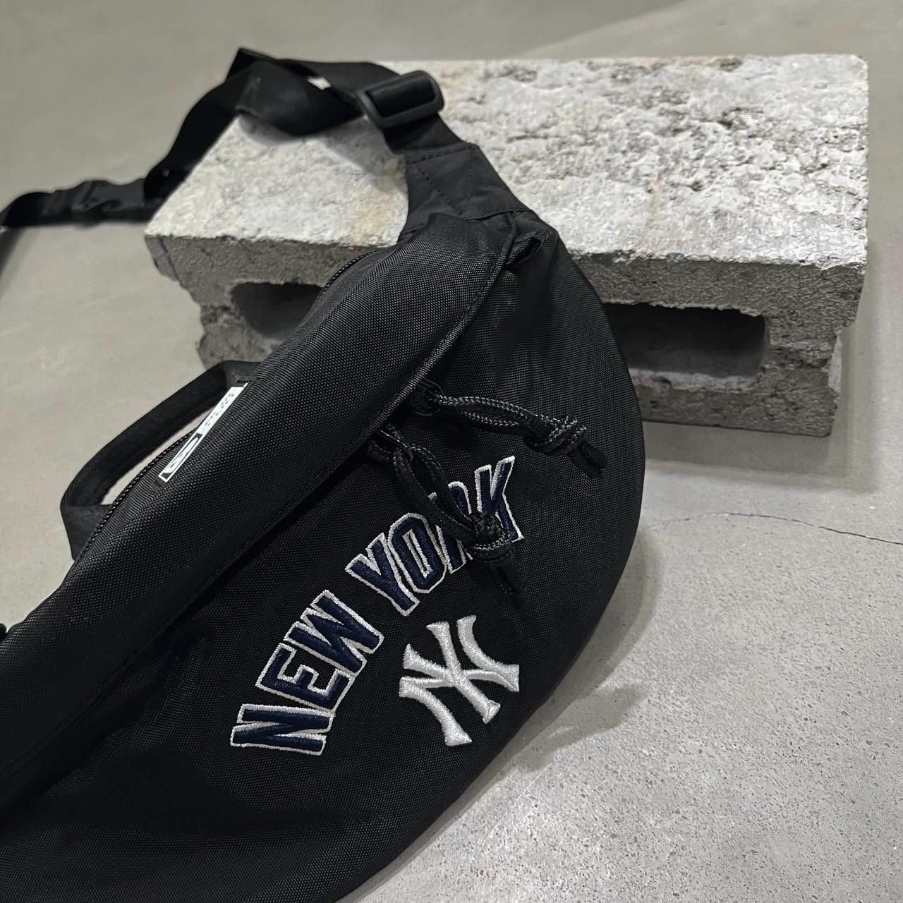  0490 - HÀNG CHÍNH HÃNG - TÚI WAIST BAG NEW ERA x MLB LOGO NEW YORK - *BLACK* - CODE: 12718040 