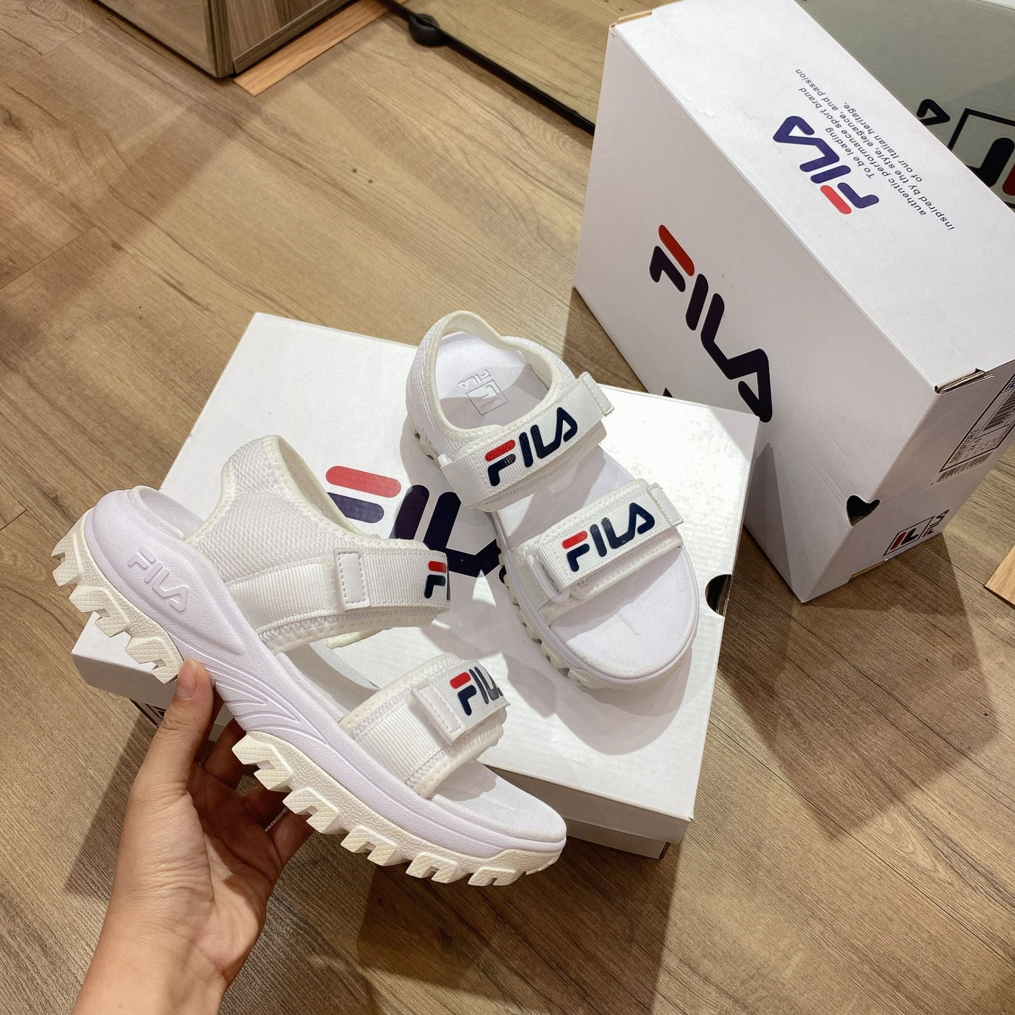  0493 - HÀNG CHÍNH HÃNG - GIÀY SANDAL FILA - MÀU *WHITE/TRĂNG* - CODE: 1SM00734 