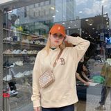  0511 - HÀNG CHÍNH HÃNG - ÁO HOODIE TAY DÀI CÓ MŨ MLB HOẠ TIẾT B ZICZAC MÀU *BEIGE/BROWN* 2022 