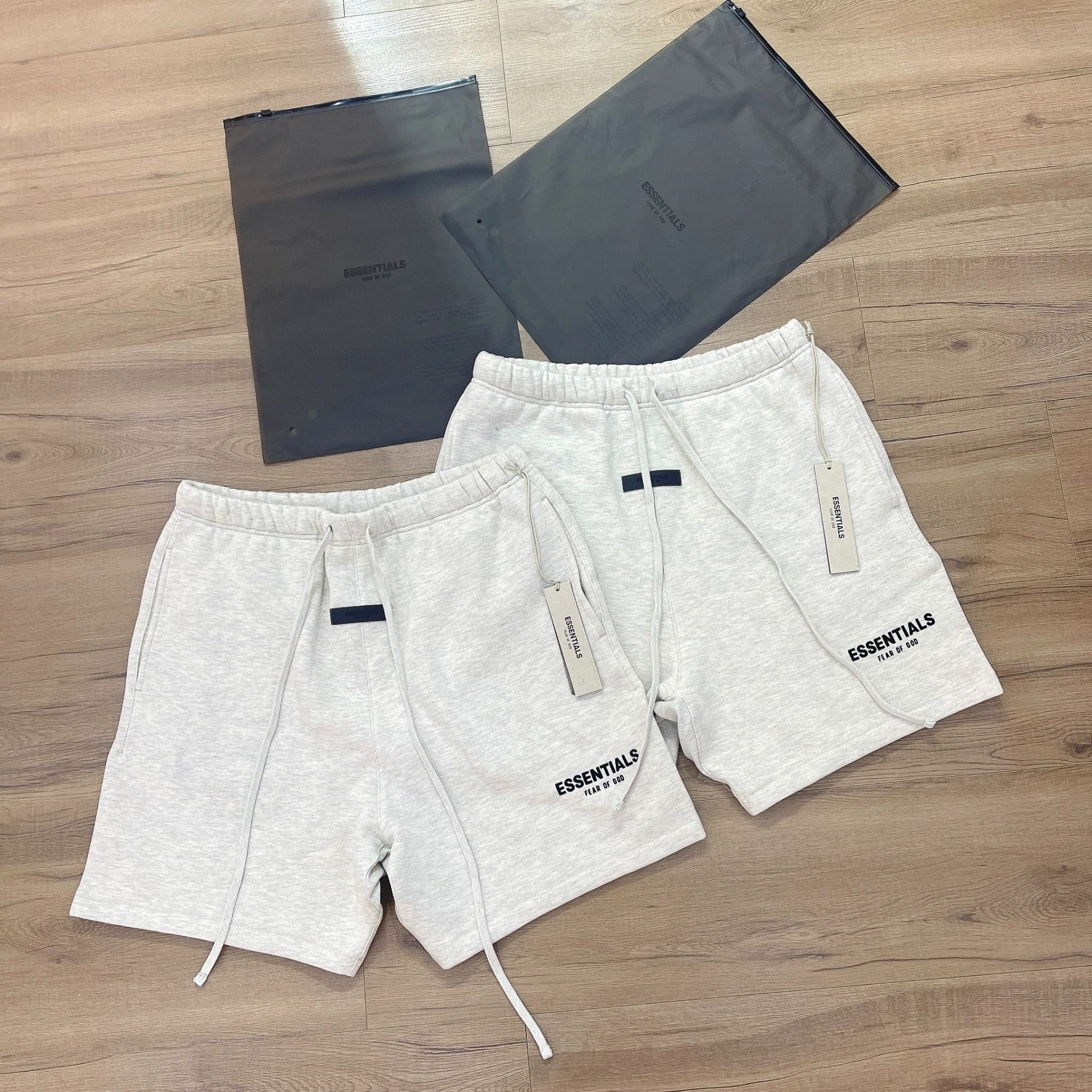  0507 - HÀNG CHÍNH HÃNG - QUẦN ĐÙI SHORT FEAR OF GOD ESSENTIAL SS22 MÀU LIGHT OATMEAL - *XÁM/GREY* 