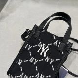  0527 - HÀNG CHÍNH HÃNG - TÚI MLB CELLPHONE DIA MONOGRAM JACQUARD NEW YORK YANKEES - CODE: 3ACRH012N-50BKS 