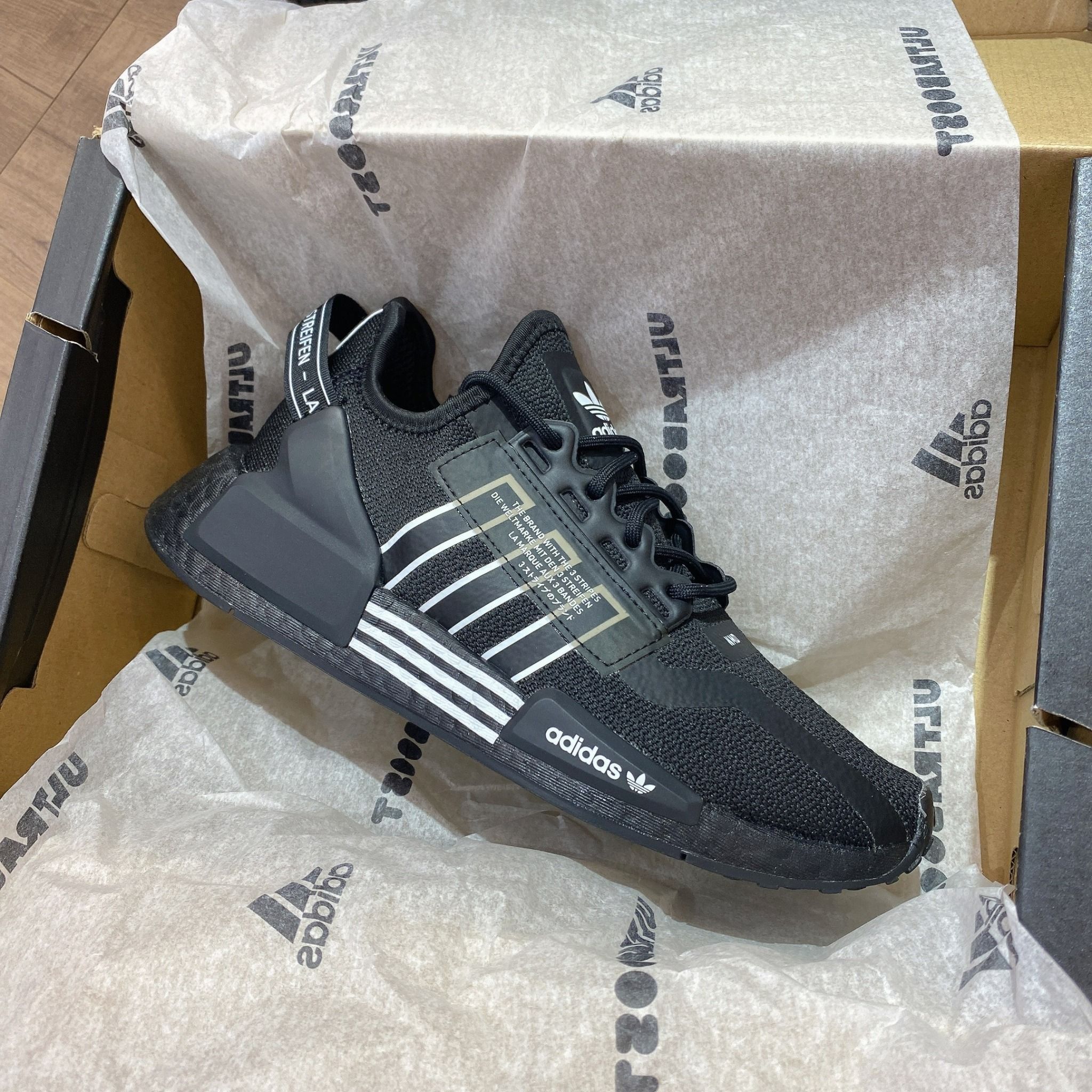  0534 - HÀNG CHÍNH HÃNG - GIÀY THỂ THAO ADIDAS NMD R1 V2 MÀU ĐEN LINE TRẮNG - *BLACK/WHITE* - CODE: HR1414 