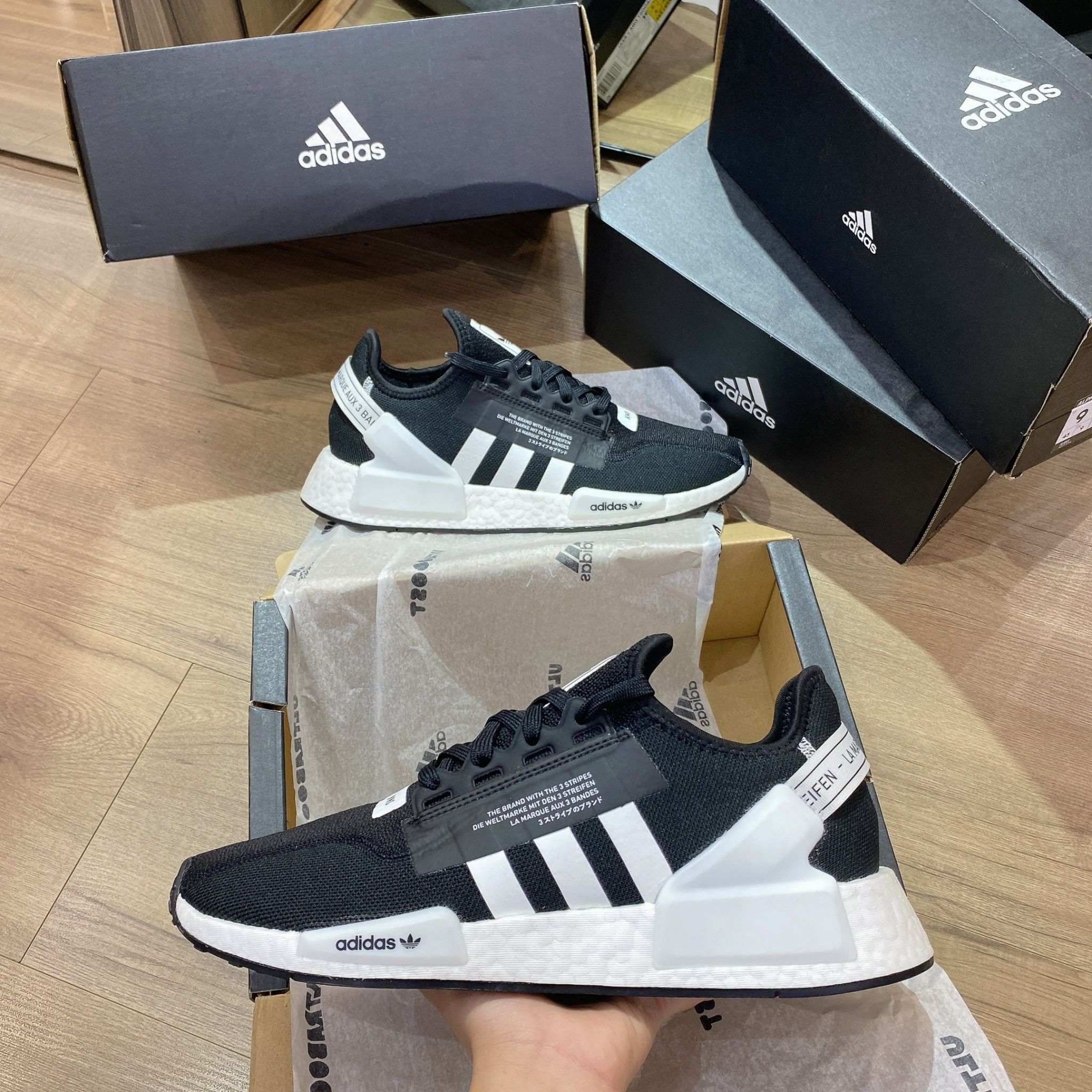  0535 - HÀNG CHÍNH HÃNG - GIÀY THỂ THAO ADIDAS NMD R1 V2 MÀU ĐEN SỌC TRẮNG - *BLACK/WHITE* - CODE: FV9021 