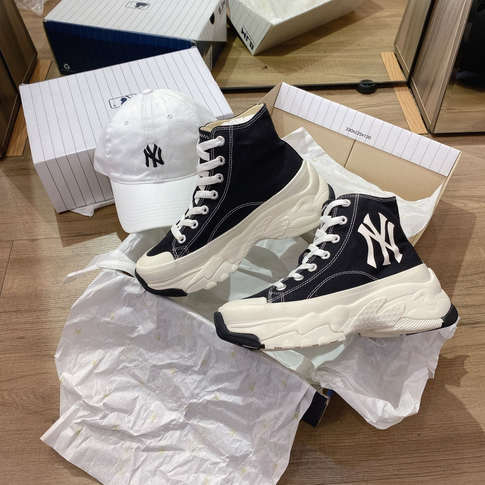  0542 - HÀNG CHÍNH HÃNG - GIÀY MLB CHUNKY HIGH -  CỔ CAO (MÀU ĐEN) - *BLACK/WHITE* - CODE: 32SHU1111-50L 
