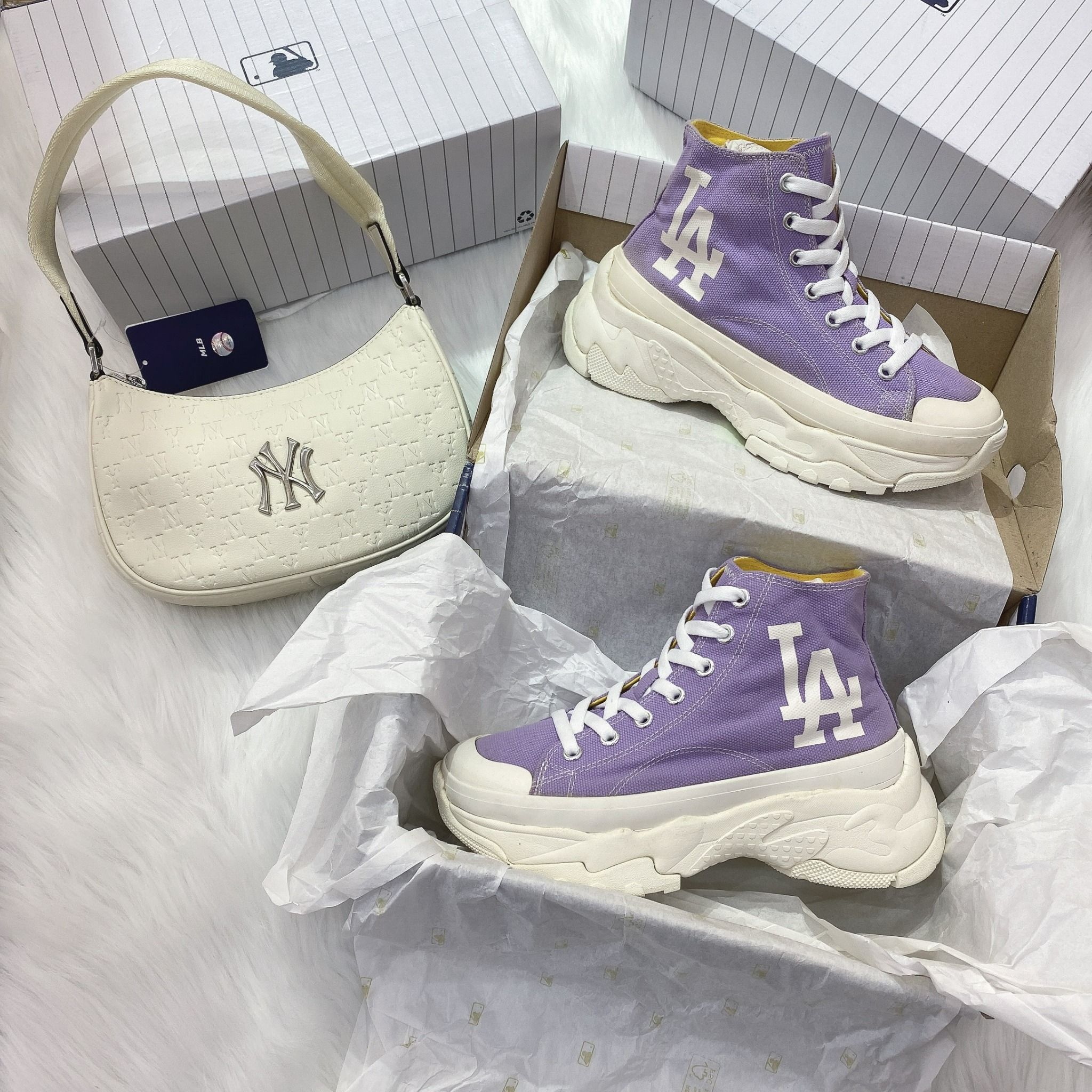 Áo Phông MLB Logo NY Tím Màu Trắng authenticshopvn Authenticshopvn Thời trang chính hãng #33 Áo Phông MLB Logo NY Tím Màu Trắng authenticshopvn Authenticshopvn Thời trang chính hãng