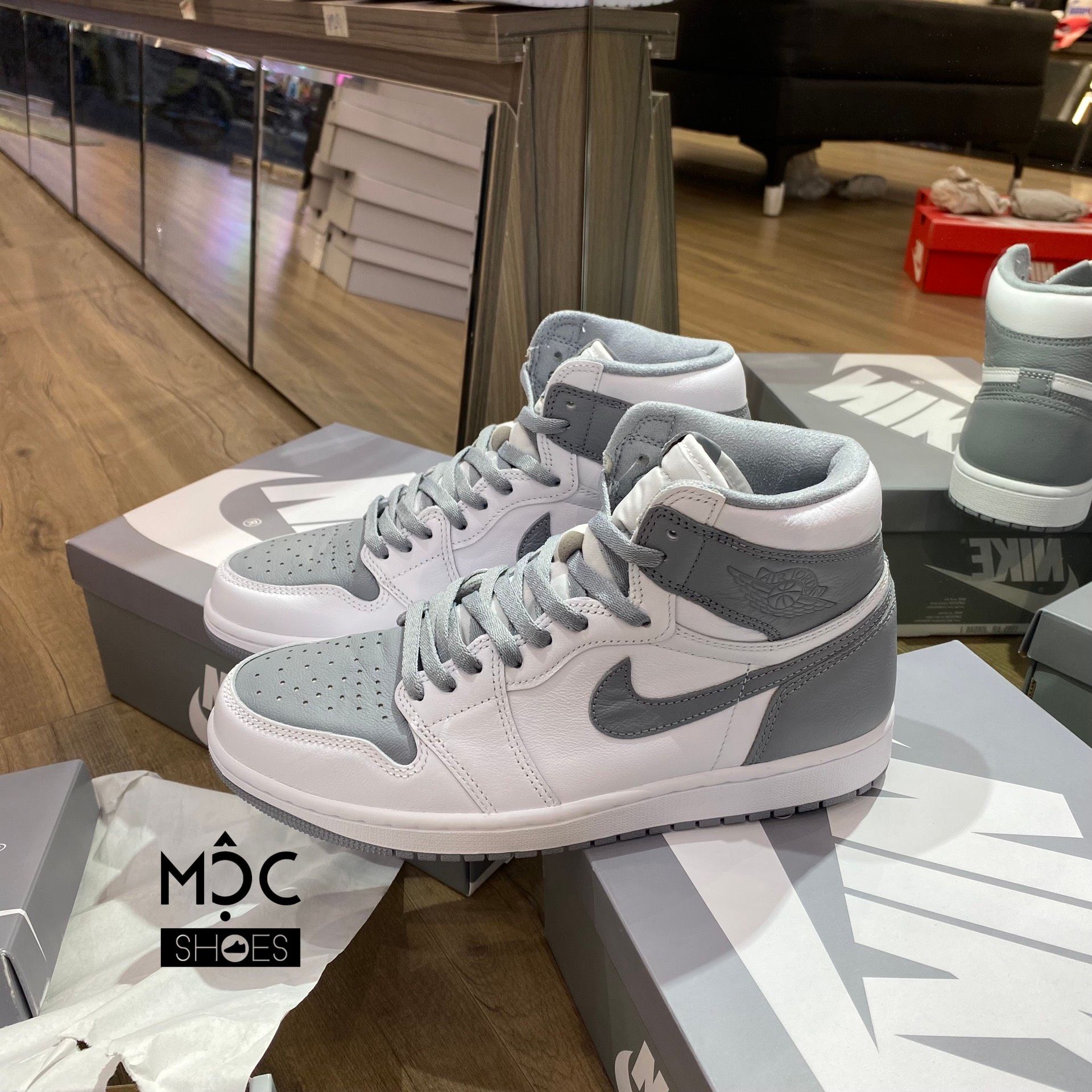 0561 - HÀNG CHÍNH HÃNG - GIÀY NIKE AIR JORDAN 1 RETRO HIGH OG STEALTH – MỘC SHOES 0561 - Hàng Chính Hãng - Giày Nike Air Jordan 1 Retro High Og Stealth – Mộc Shoes