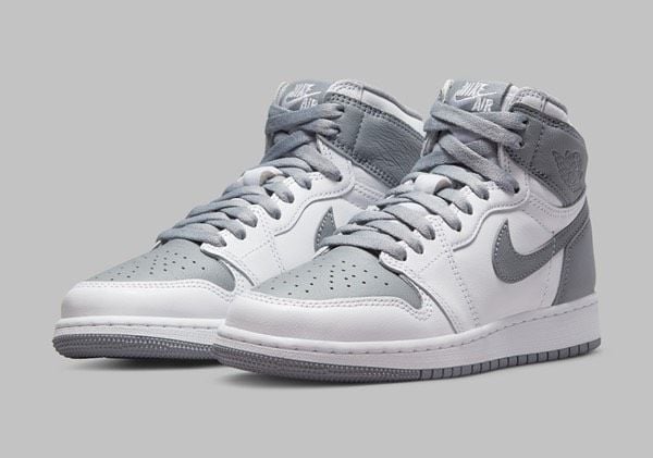 0561 - HÀNG CHÍNH HÃNG - GIÀY NIKE AIR JORDAN 1 RETRO HIGH OG STEALTH – MỘC SHOES 0561 - Hàng Chính Hãng - Giày Nike Air Jordan 1 Retro High Og Stealth – Mộc Shoes