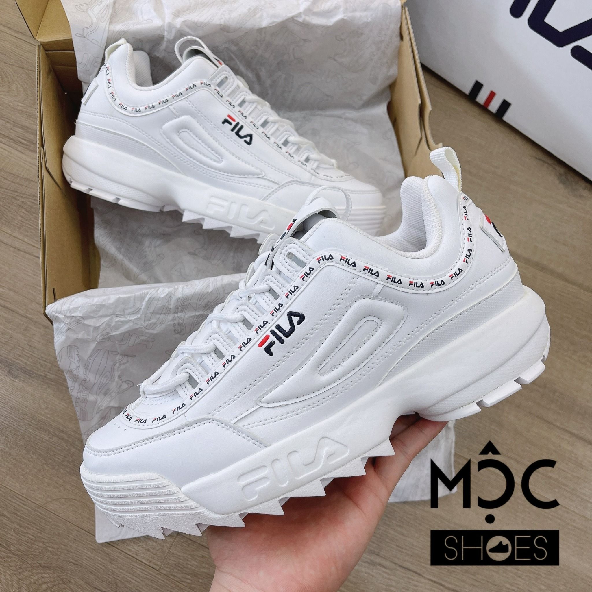 Fila disruptor 2 tape outlet