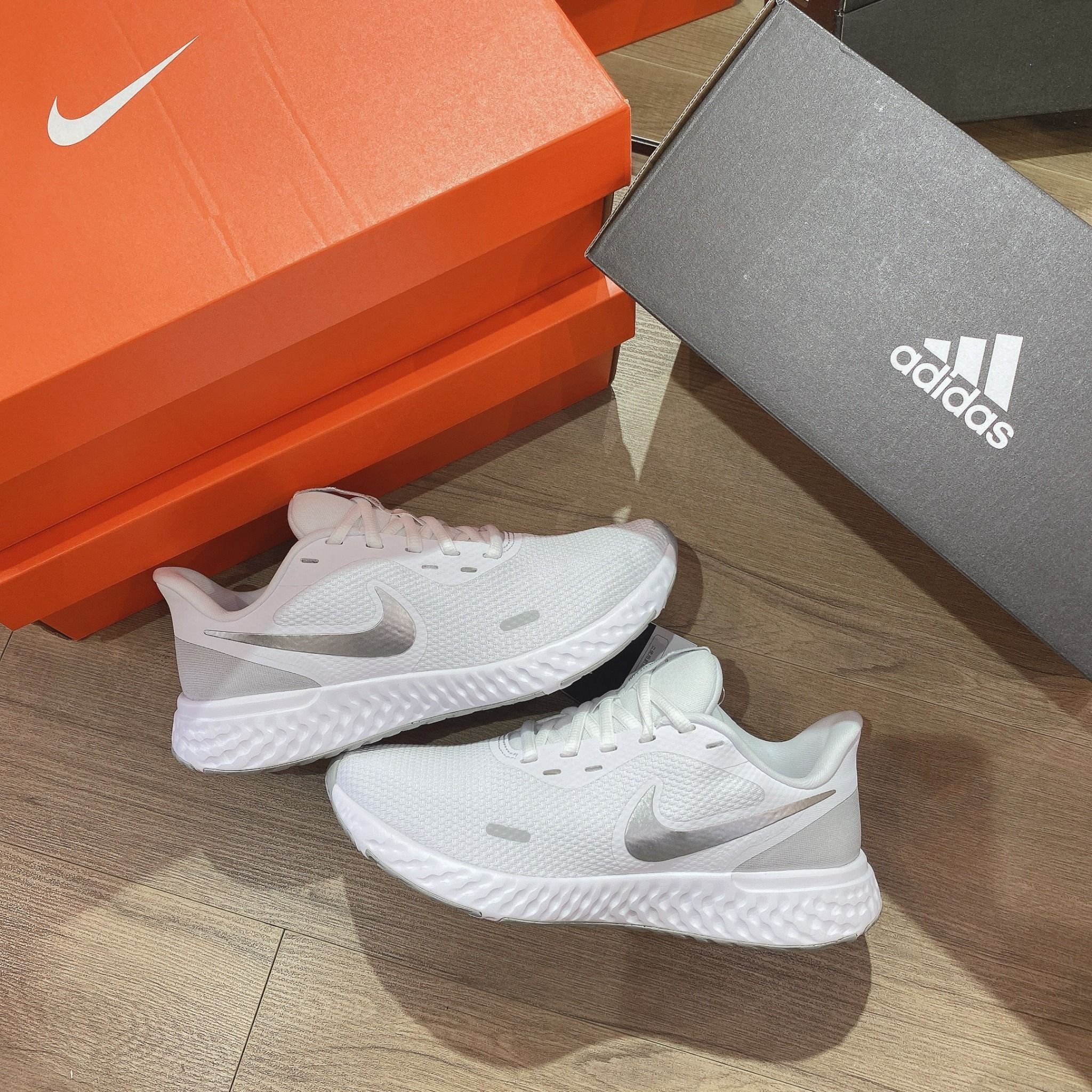  0585 - HÀNG CHÍNH HÃNG - GIÀY NIKE RUNNING REVOLUTION 5 MÀU TRẮNG BẠC - *WHITE/SILVER* - CODE: BQ3207 100 