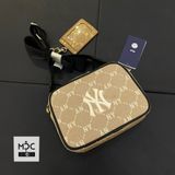  0755 - HÀNG CHÍNH HÃNG - TÚI ĐEO CHÉO ĐỰNG THẺ MLB DIAMOND MONOGRAM JQD NEW YORK YANKEES MÀU BE - *BEIGE* - CODE: 7ACRM012N - 50BGS 