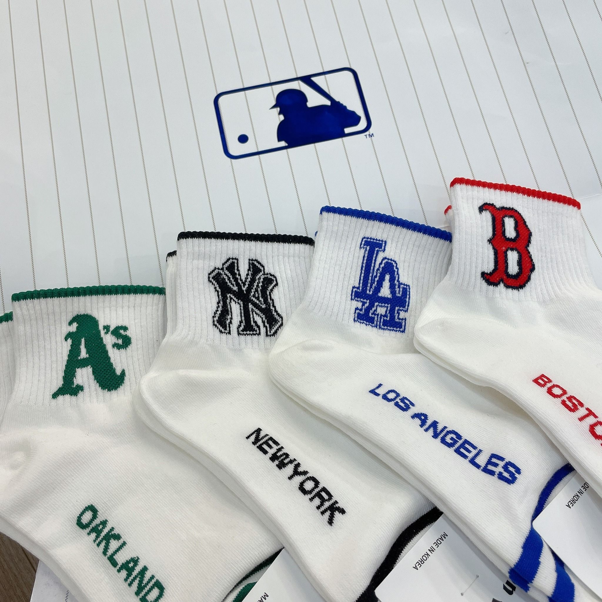  0803 - HÀNG CHÍNH HÃNG - VỚ TẤT KOREA X MLB CỔ LỬNG LOGO NEW YORK ĐEN 2022 - *WHITE* 