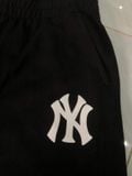  0818 - HÀNG CHÍNH HÃNG - QUẦN THỂ THAO JOGGER MLB LOGO NY IN NỔI TRẮNG MÀU ĐEN - *BLACK* - CODE: 3APTL0114-50BKS 
