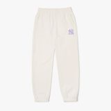  0819 - HÀNG CHÍNH HÃNG - QUẦN THỂ THAO JOGGER MLB LOGO NY IN NỔI TÍM MÀU TRẮNG KEM - *WHITE* - CODE: 3APTL0114-50CRS 