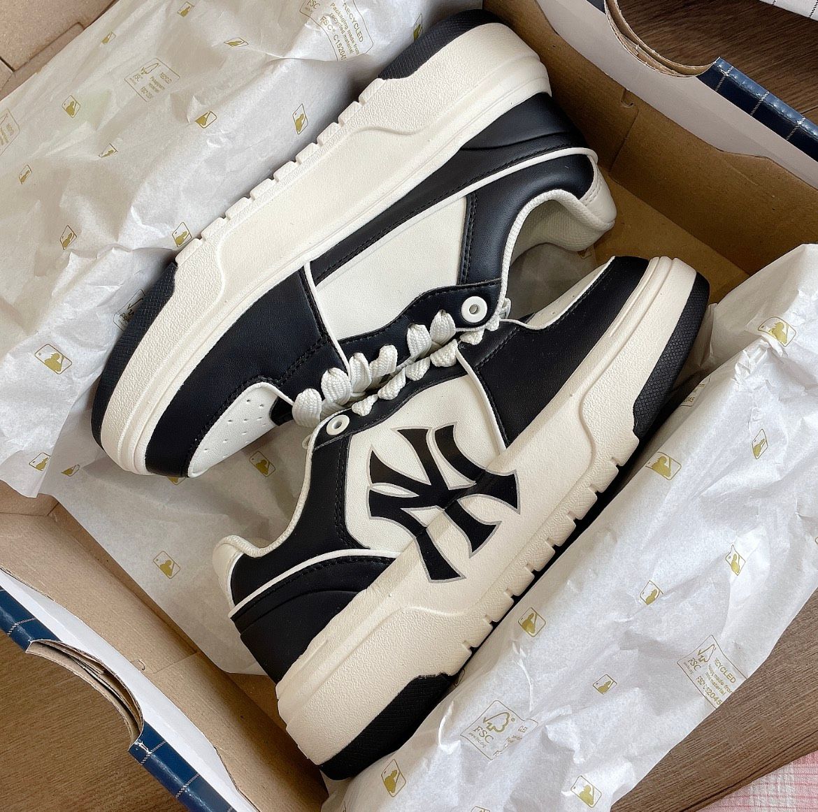 0824 HÀNG CHÍNH HÃNG GIÀY MLB CHUNKY LINER MÀU ĐEN VINTAGE 2023 MỘC SHOES #53 0824 HÀNG CHÍNH HÃNG GIÀY MLB CHUNKY LINER MÀU ĐEN VINTAGE 2023 MỘC SHOES