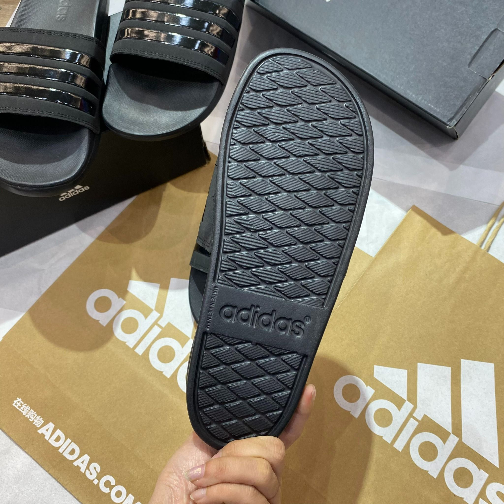  0844 - HÀNG CHÍNH HÃNG - DÉP QUAI NGANG ADIDAS CLOUDFOAM COMFORT MÀU ĐEN SỌC ĐEN BÓNG - CODE: GZ5896 