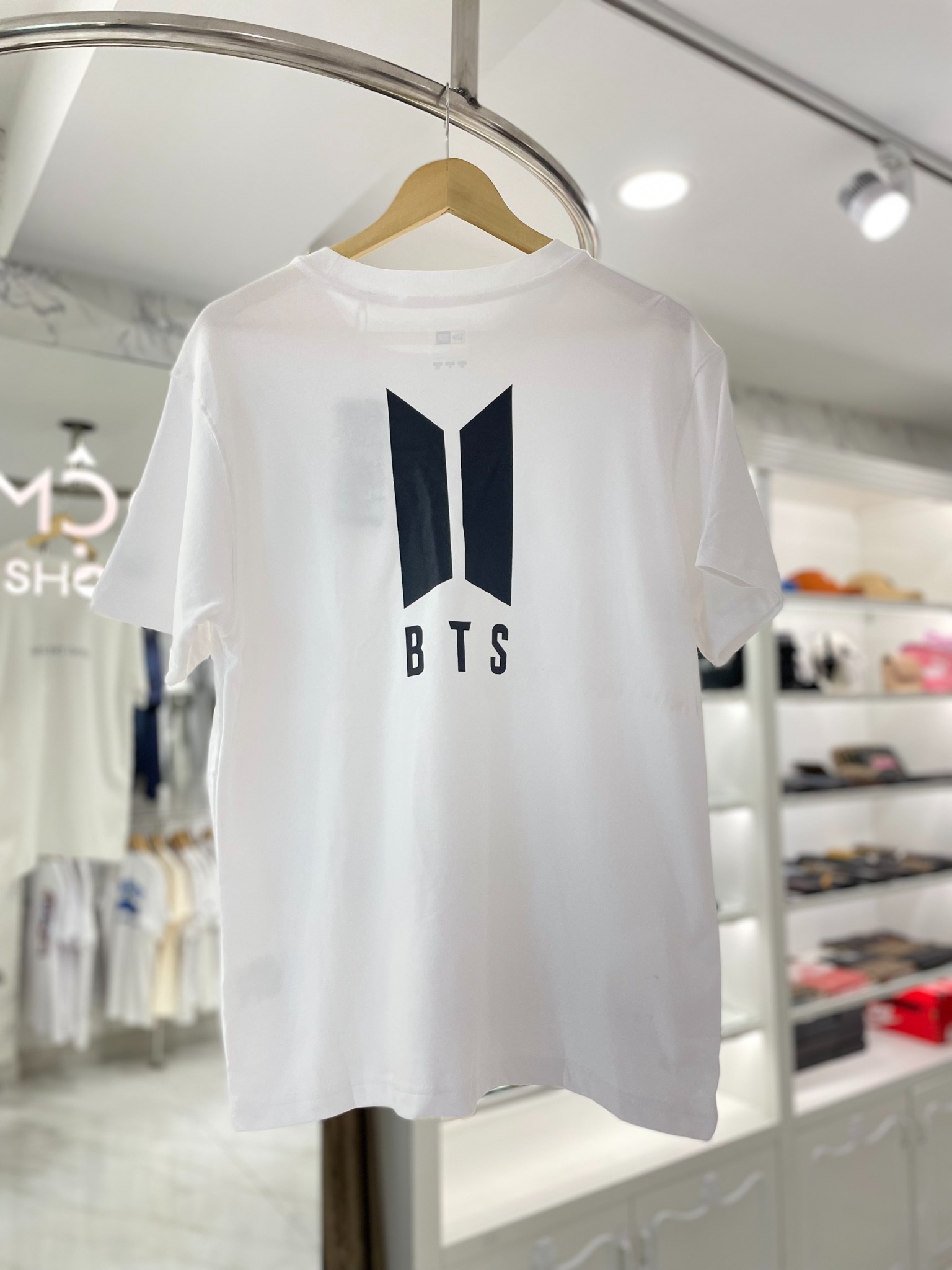NEW ERA AP BTS BEYOND THE SCENE Tee 白 NEW ERA AP BTS BEYOND THE SCENE Tee 白 - メルカリ