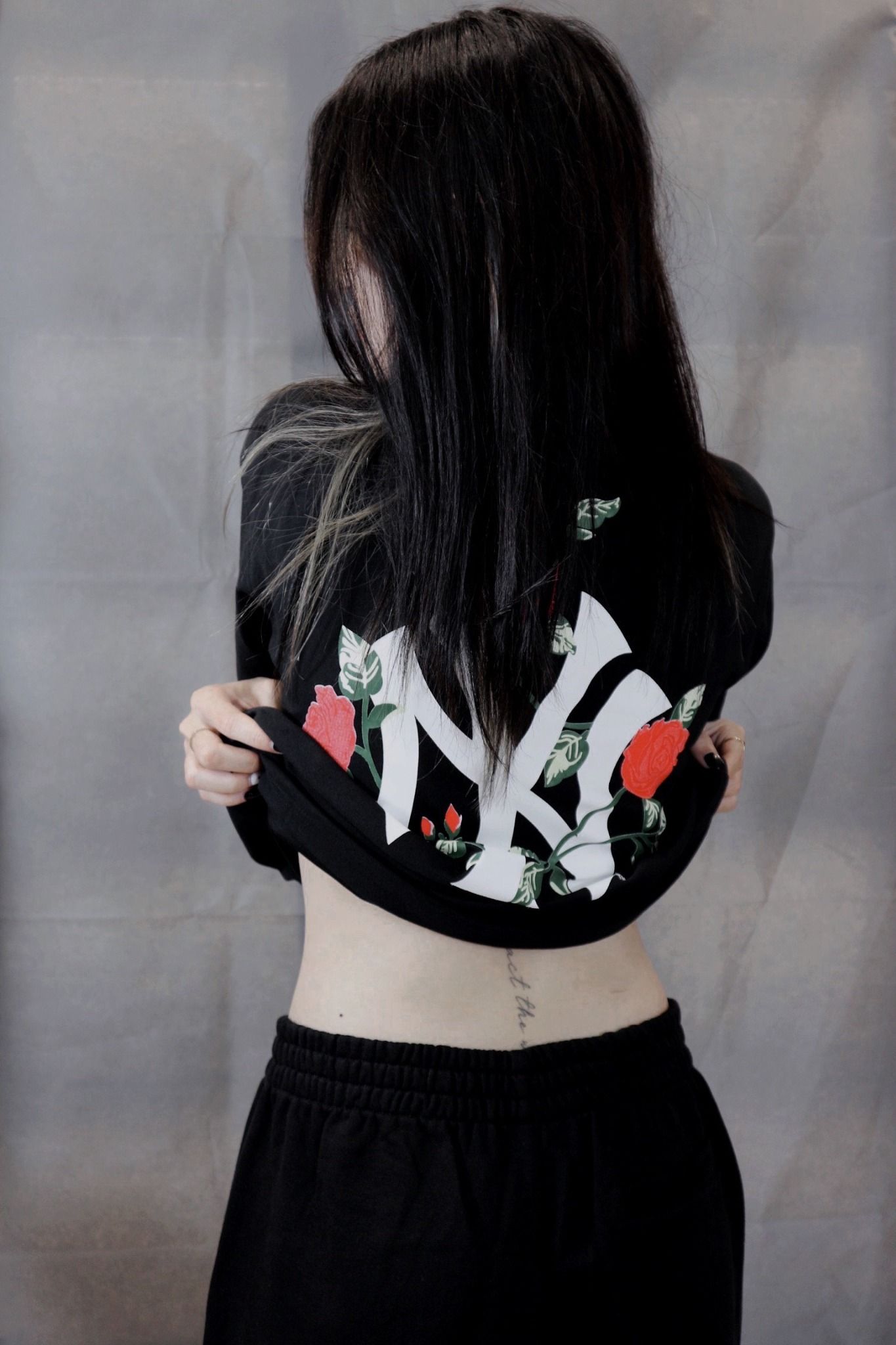  0892 - HÀNG CHÍNH HÃNG - ÁO THUN NEW ERA  - NY FLORAL GRAPHIC [HOA HỒNG] * ĐEN * CODE : 60332266 