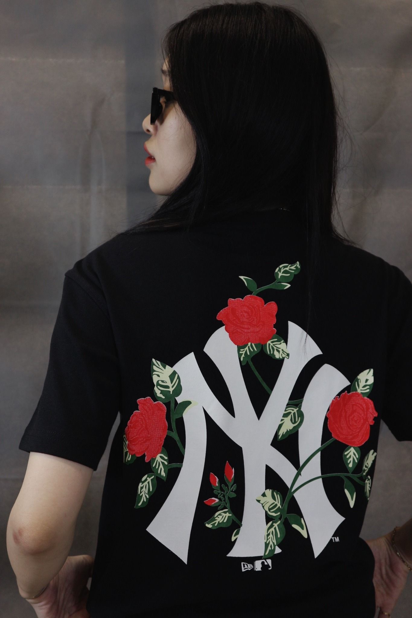  0892 - HÀNG CHÍNH HÃNG - ÁO THUN NEW ERA  - NY FLORAL GRAPHIC [HOA HỒNG] * ĐEN * CODE : 60332266 