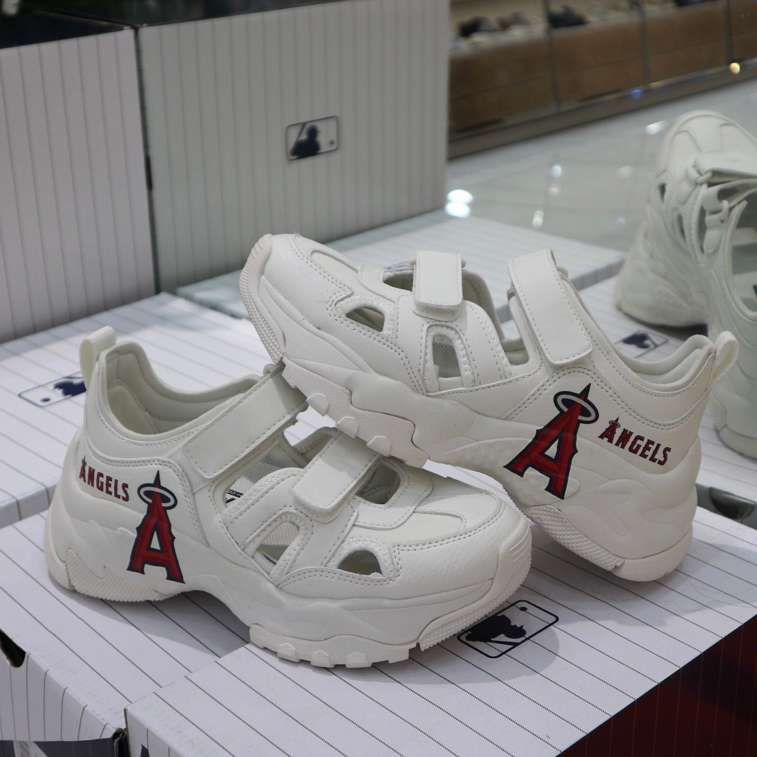  0914 - HÀNG CHÍNH HÃNG -  Giày Sandal MLB - Angels - * TRẮNG ĐỎ * CODE : 3ASDCH133-41IVS 