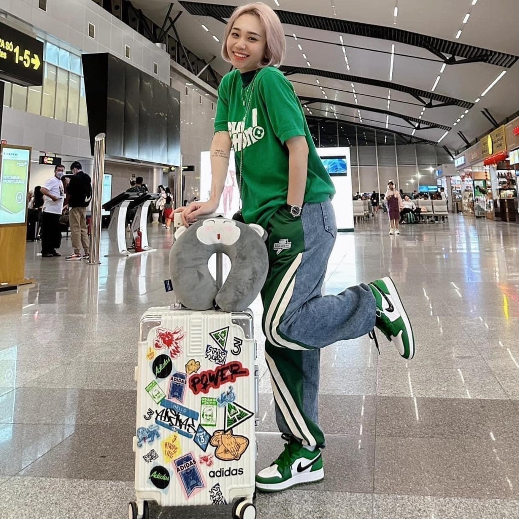  1127 - HÀNG CHÍNH HÃNG - Vali Adidas Sticker - NHỎ (Cabin Size - Xách Tay)  - MÀU TRẮNG KEM 