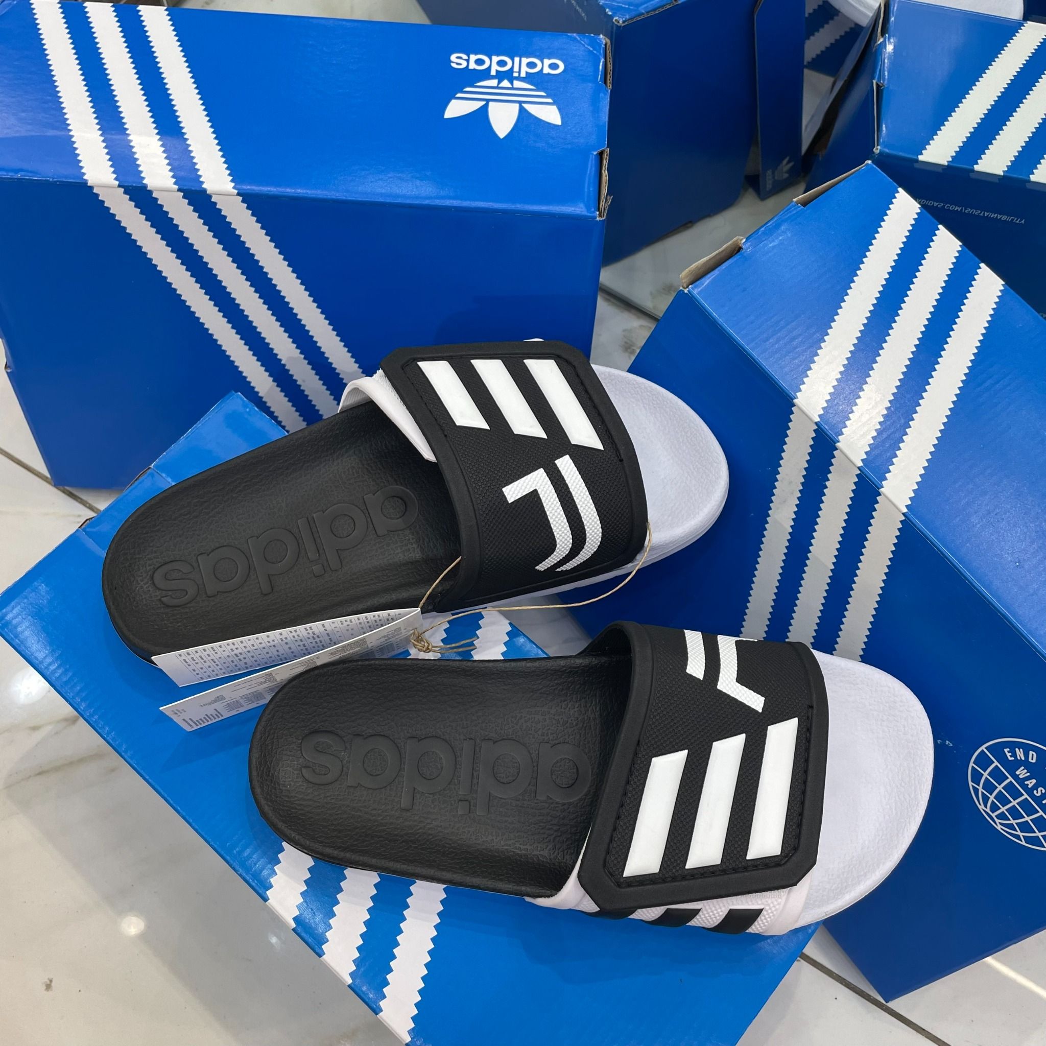  0995 - HÀNG CHÍNH HÃNG - DÉP ADIDAS TND - MÀU ĐEN PHỐI TRẮNG - [Juventus] *CODE: GZ5939* 