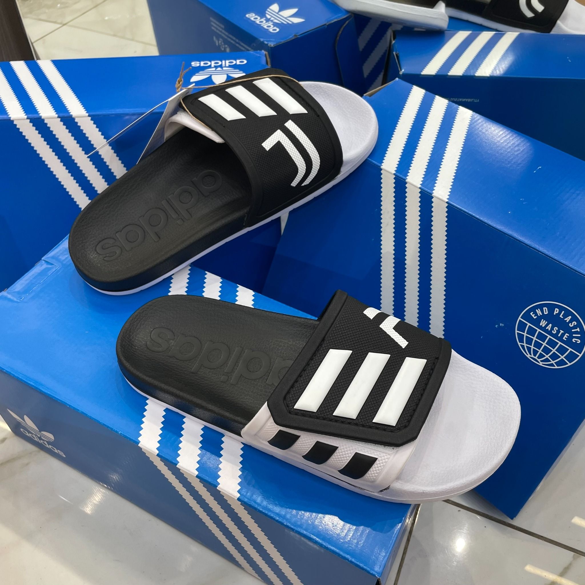  0995 - HÀNG CHÍNH HÃNG - DÉP ADIDAS TND - MÀU ĐEN PHỐI TRẮNG - [Juventus] *CODE: GZ5939* 