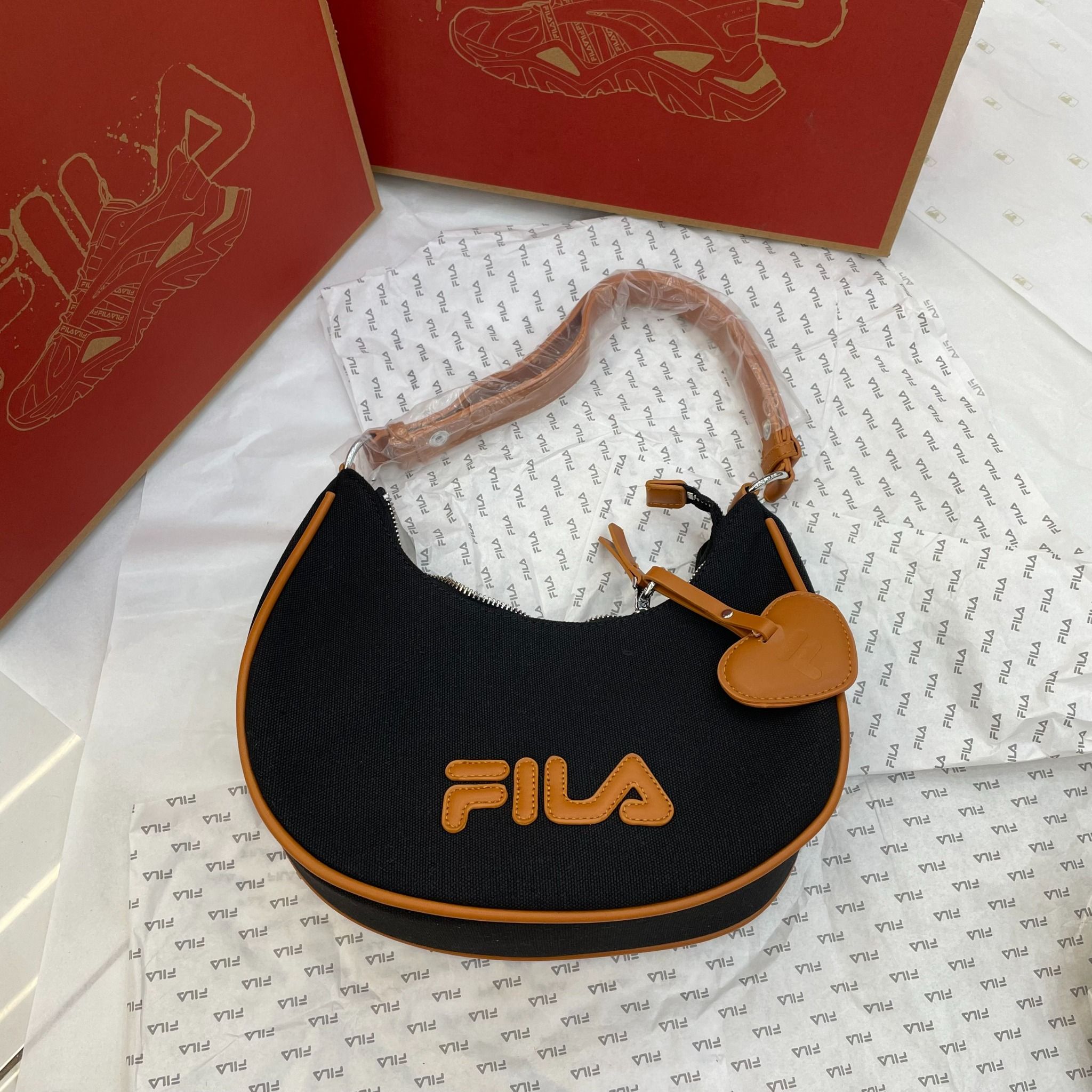  1026 - HÀNG CHÍNH HÃNG - TÚI KẸP NÁCH HOBO FILA BLACK 