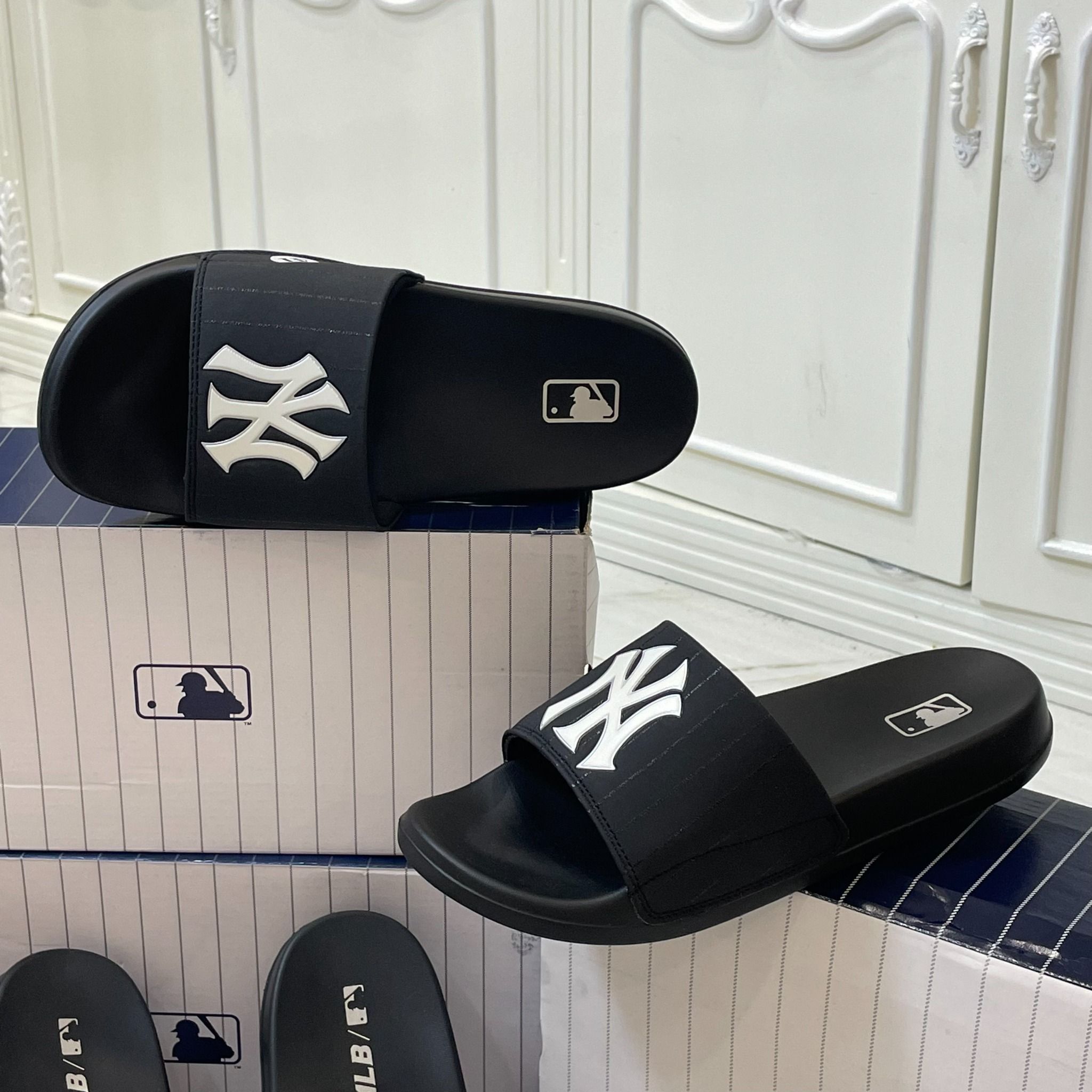 Dép Chính Hãng Dép MLB Sọc Trắng Xám Steve Store #20 Dép Chính Hãng Dép MLB Sọc Trắng Xám Steve Store