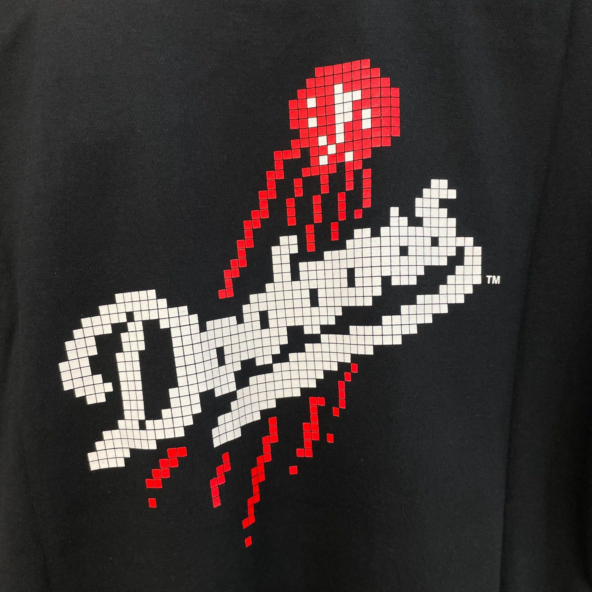  1047 - HÀNG CHÍNH HÃNG - ÁO THUN NEW ERA - LA 8BIT - ĐEN LOGO TRẮNG - CODE: 12866565 