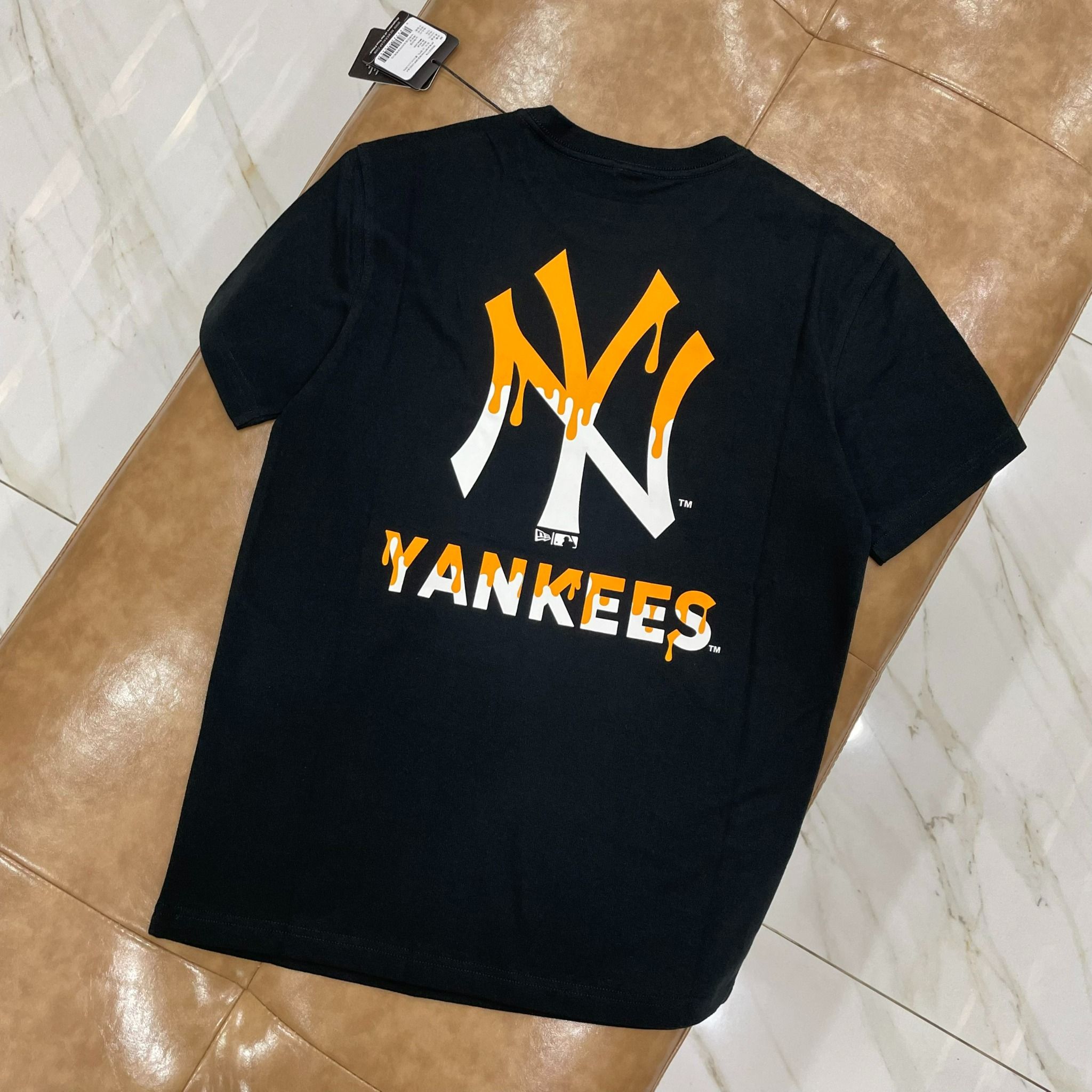  1060 - HÀNG CHÍNH HÃNG - ÁO THUN NEW ERA - NY YANKEES DRIP (CAM CHẢY) -  * ĐEN * CODE: 60332179 