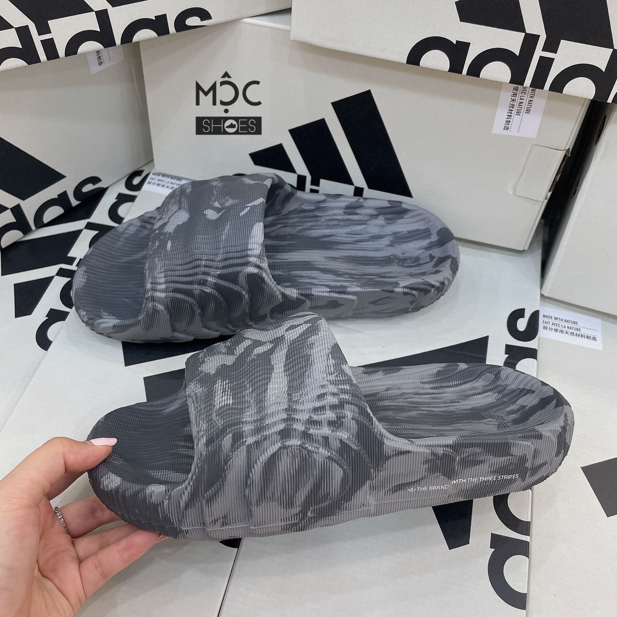  1122 - HÀNG CHÍNH HÃNG - DÉP ADIDAS 22 - BẬC THANG * MÀU XÁM ĐẬM LOANG * 