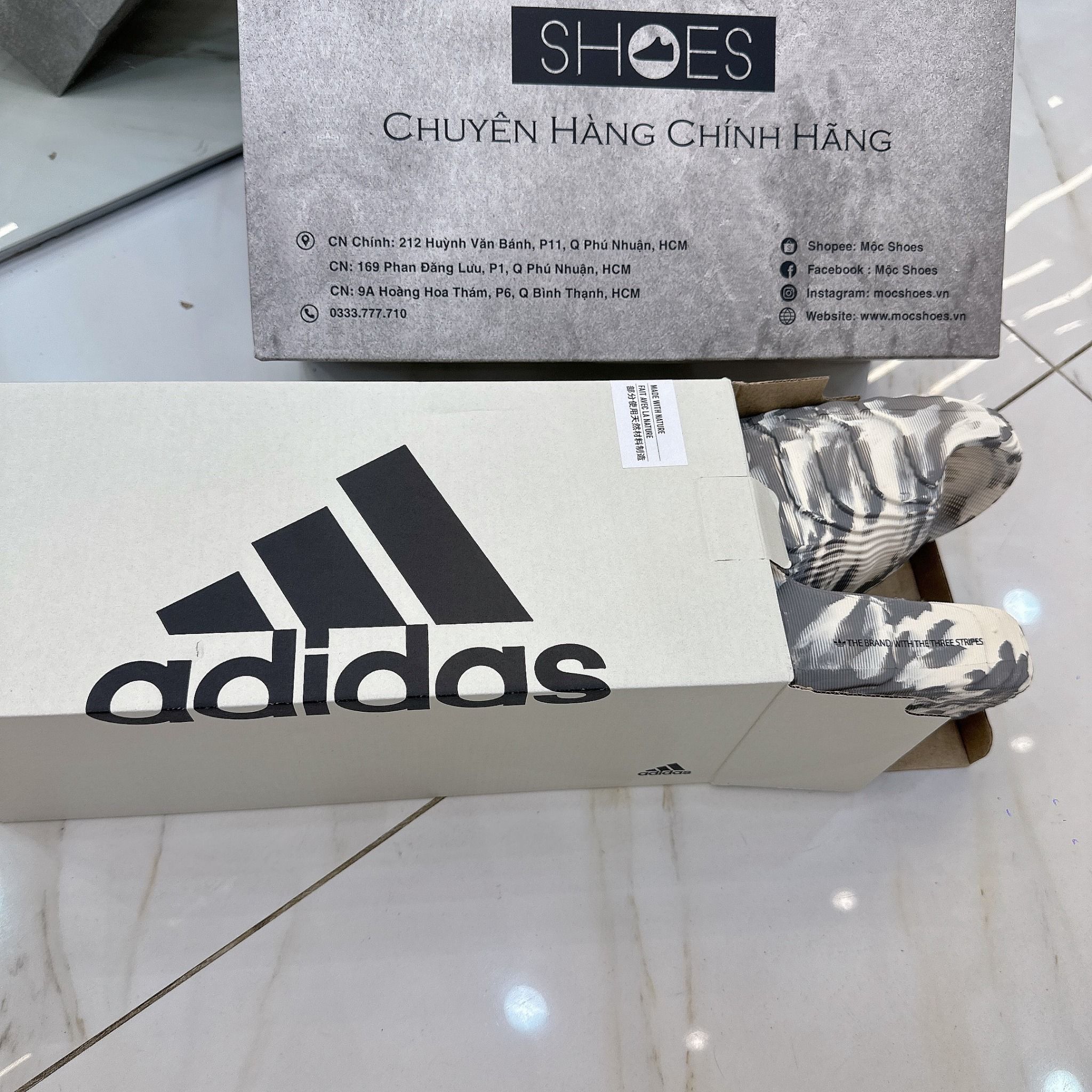  1156 - HÀNG CHÍNH HÃNG - Hộp dép Adidas - Season Mới Nhât *Authentic* size 33x14x13cm 