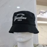  1203 - HÀNG CHÍNH HÃNG - Mũ / Nón MLB Bucket Varsity New York Yankees 3AHTV013N-50BKS -  Màu Đen 