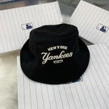  1203 - HÀNG CHÍNH HÃNG - Mũ / Nón MLB Bucket Varsity New York Yankees 3AHTV013N-50BKS -  Màu Đen 