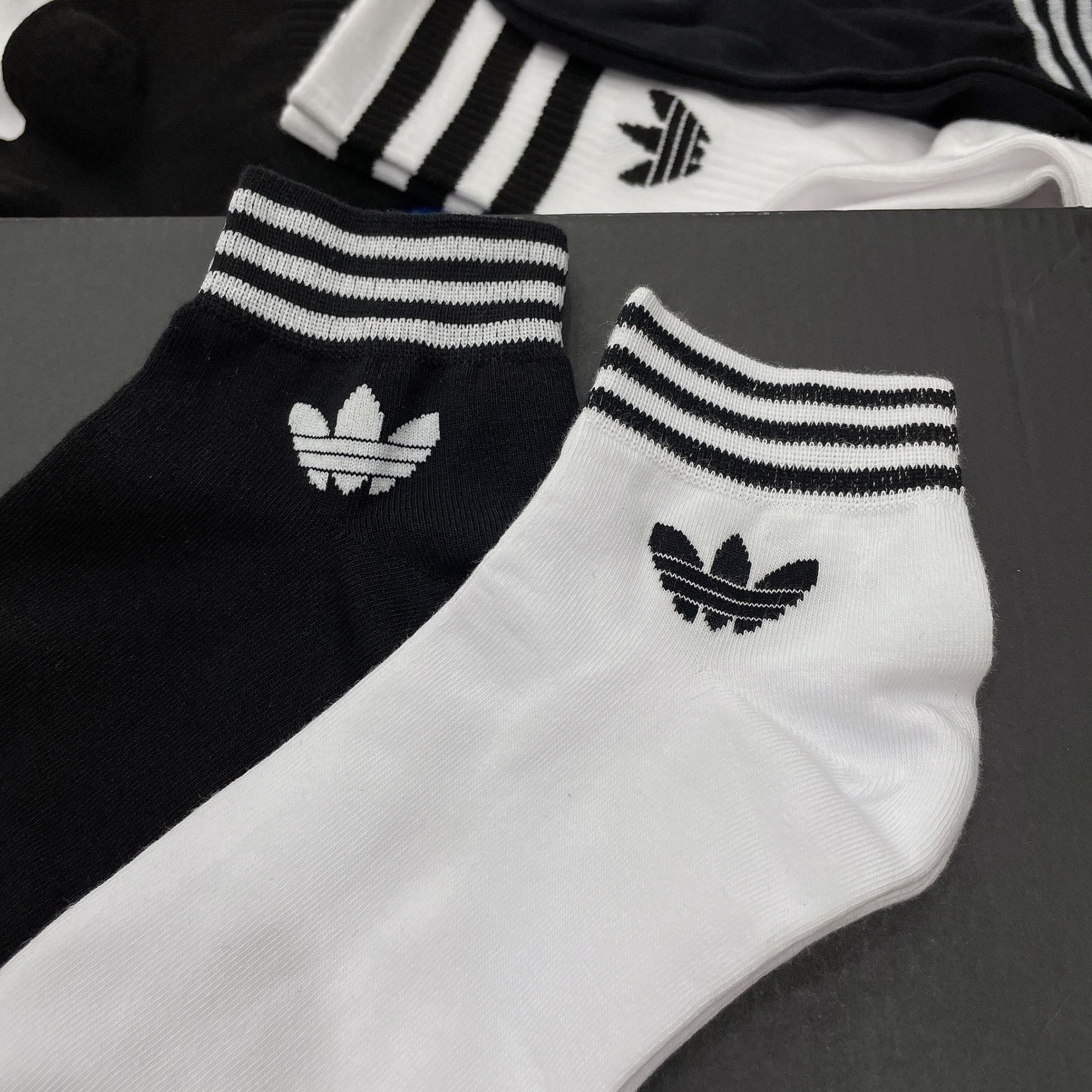  1209 - HÀNG CHÍNH HÃNG - VỚ ADIDAS ORIGINALS X ANDRÉ SARAIVA *Cổ lửng* [ĐEN LOGO CỎ 3 LÁ] 