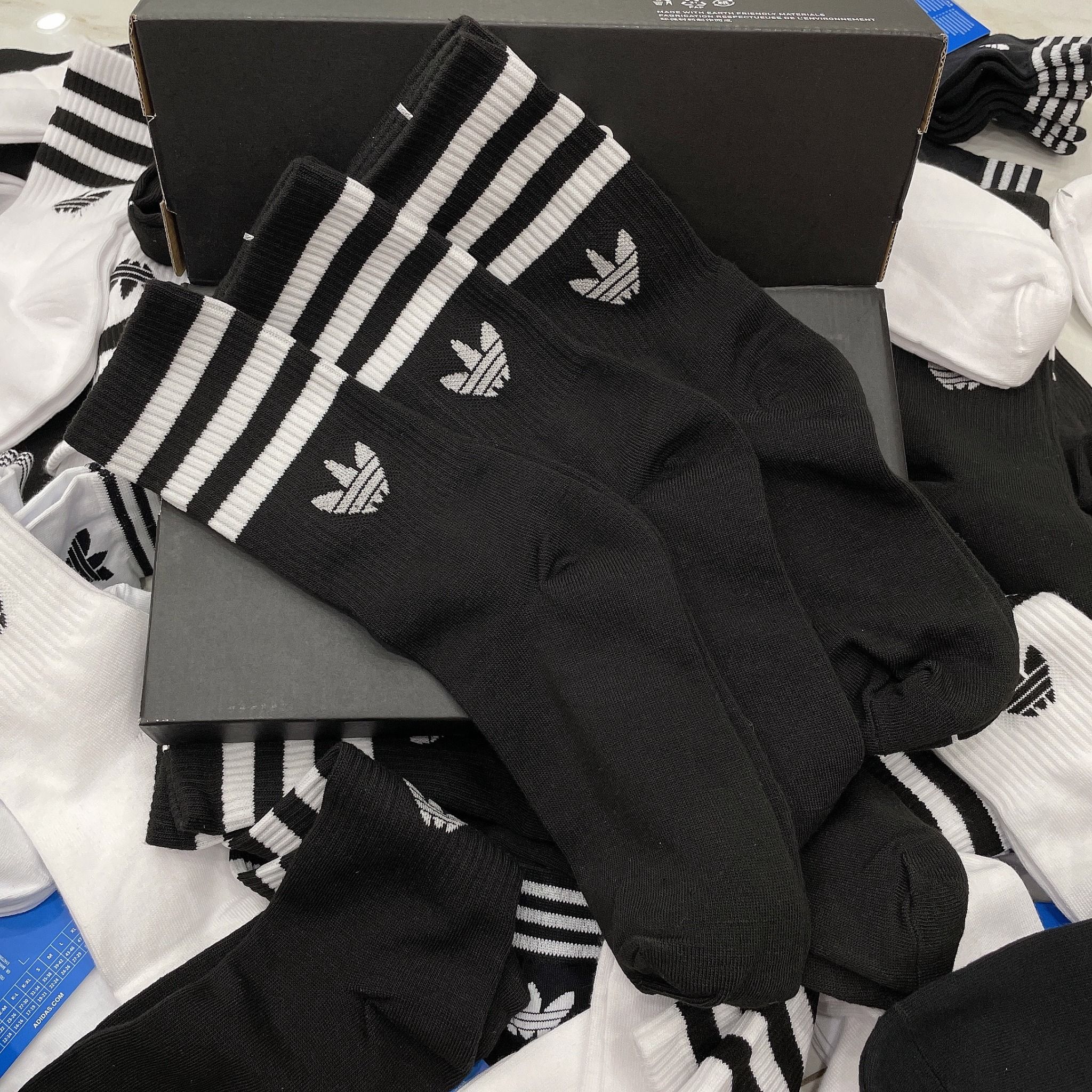  1208 - HÀNG CHÍNH HÃNG - VỚ ADIDAS ORIGINALS X ANDRÉ SARAIVA *Cổ Cao* [ĐEN LOGO CỎ 3 LÁ] 