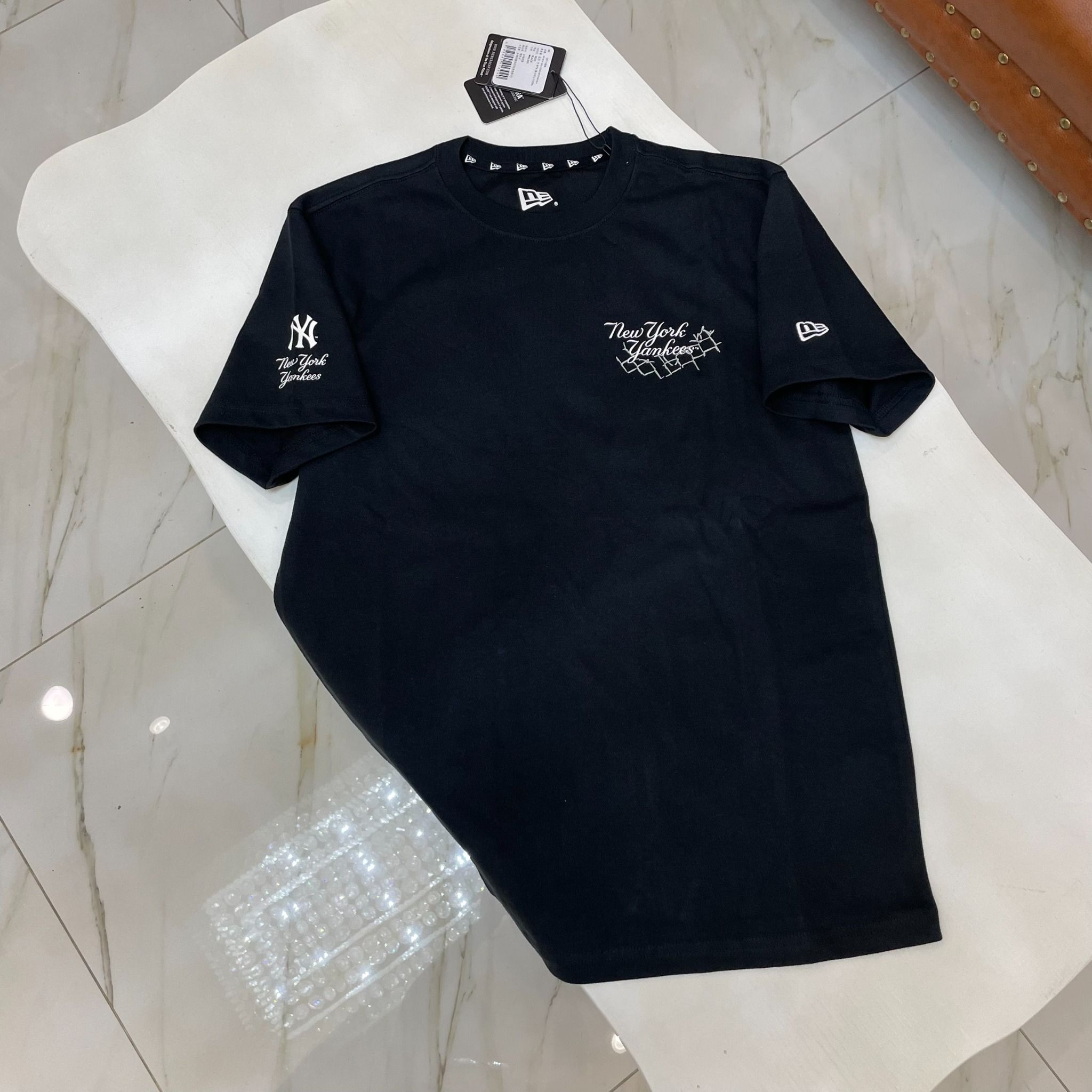  1228 - HÀNG CHÍNH HÃNG - ÁO THUN NEW ERA - NY YANKEES GAI - ĐEN - CODE : 12711609 