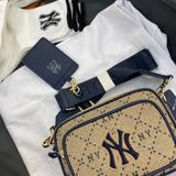  1246- HÀNG CHÍNH HÃNG - TÚI ĐEO CHÉO ĐỰNG THẺ MLB DIAMOND MONOGRAM JQD NEW YORK YANKEES - NÂU - CODE : 7ACRMD73N - 50BG 