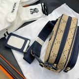  1246- HÀNG CHÍNH HÃNG - TÚI ĐEO CHÉO ĐỰNG THẺ MLB DIAMOND MONOGRAM JQD NEW YORK YANKEES - NÂU - CODE : 7ACRMD73N - 50BG 
