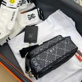  1247- HÀNG CHÍNH HÃNG - TÚI ĐEO CHÉO ĐỰNG THẺ MLB DIAMOND MONOGRAM JQD NEW YORK YANKEES - XÁM ĐEN - CODE : 7ACRMD73N - 50BKS 