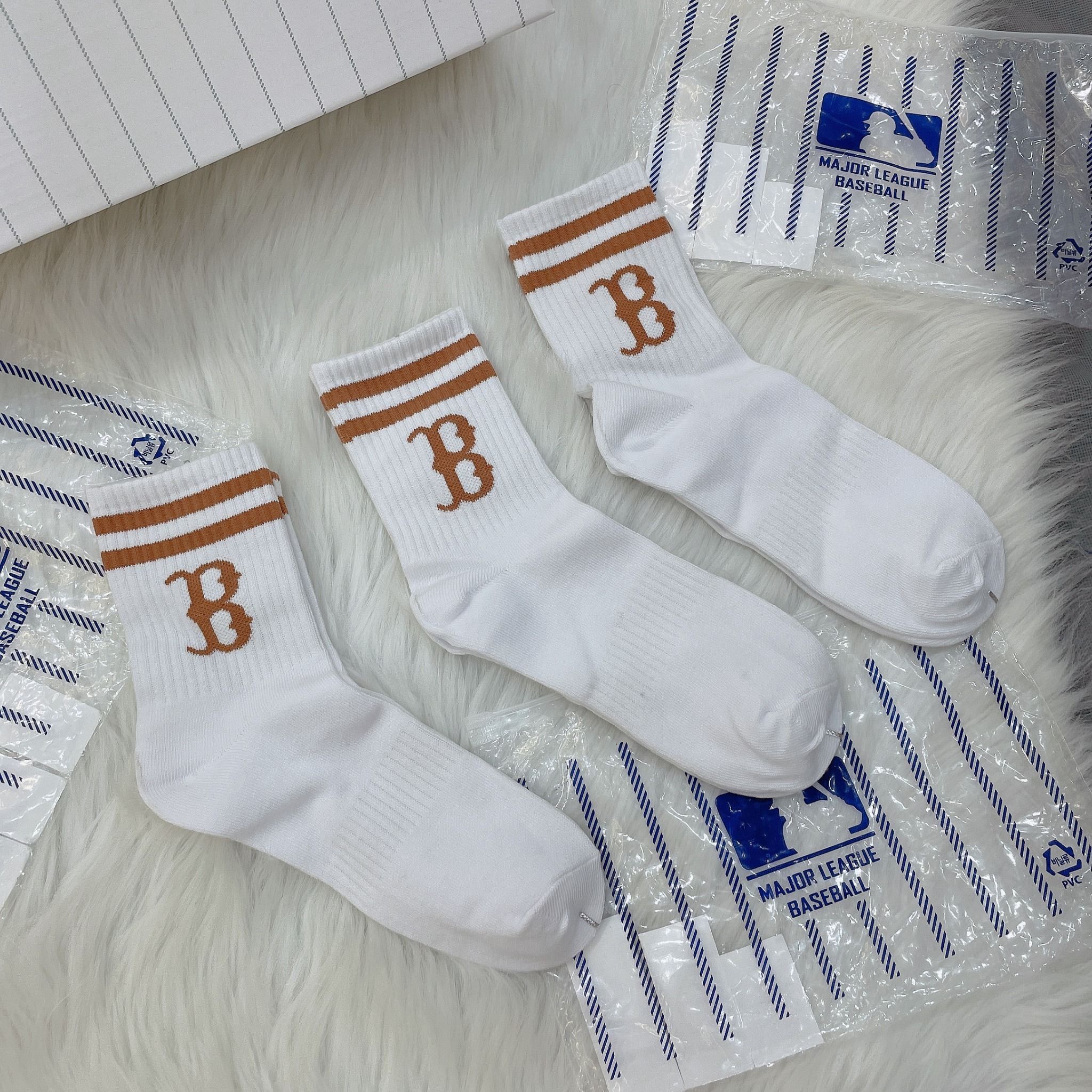  1277 - HÀNG CHÍNH HÃNG - VỚ TẤT KOREA X MLB CỔ LỬNG - BOSTON ĐỎ / VER 2 [ 2023 ] - *WHITE 2 SỌC* 