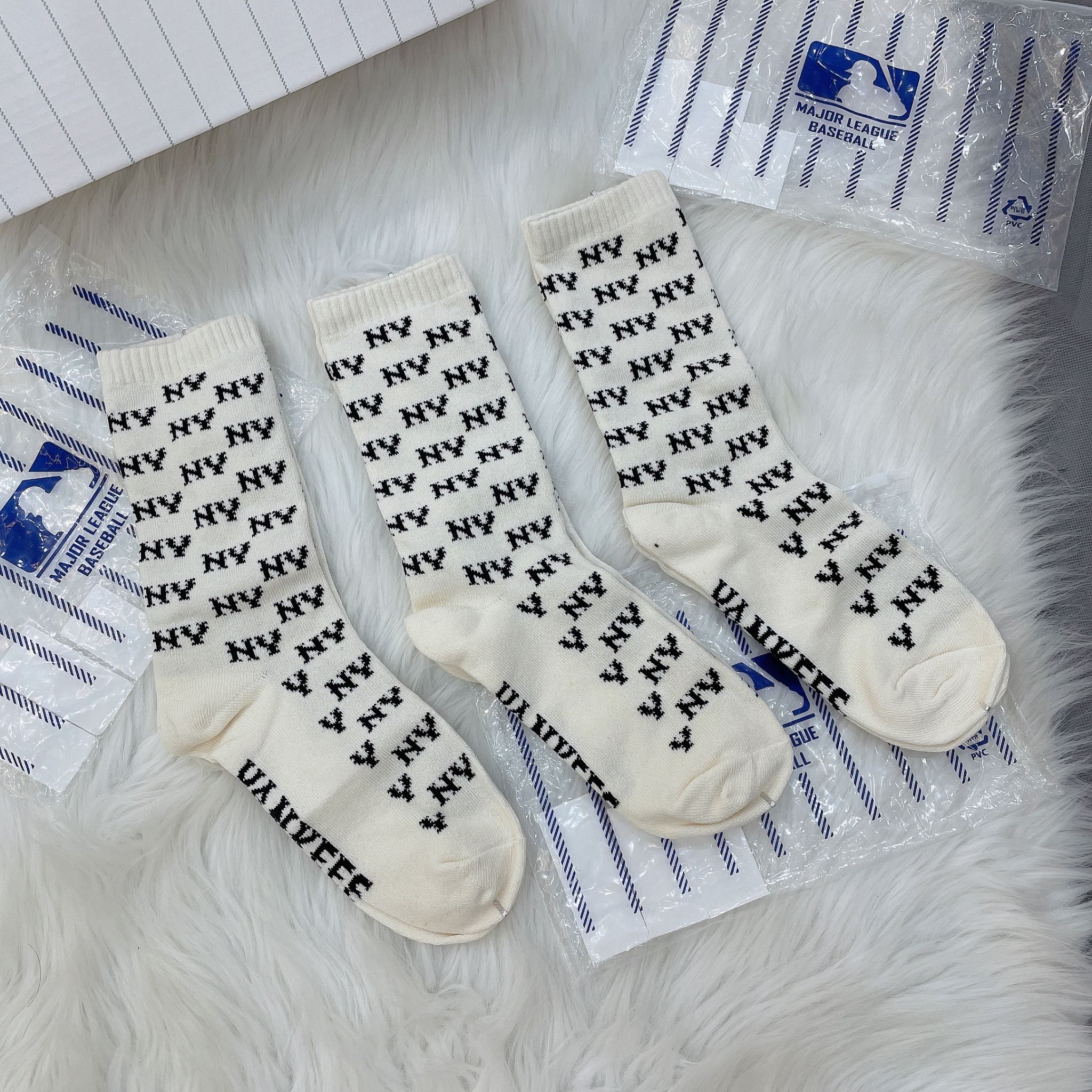  1284 - HÀNG CHÍNH HÃNG - VỚ TẤT KOREA X MLB CỔ LỬNG  - MÀU BE YANKEES [ NHIỀU LOGO 2023 ] *CHỮ NGANG* 
